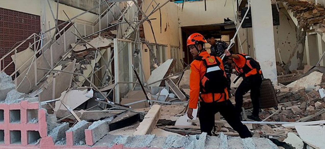 Terremoto devastante in Indonesia, scossa di magnitudo 7,7