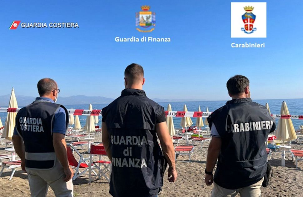 Occupazione abusiva di demanio marittimo, sequestrato un lido nell’Alto Jonio