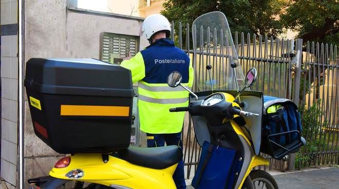 Reggio Calabria, arrivano i motorini elettrici di Poste italiane
