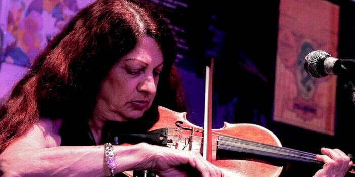 Al Museo del Rock di Catanzaro Scarlet Rivera, la violinista di Bob Dylan