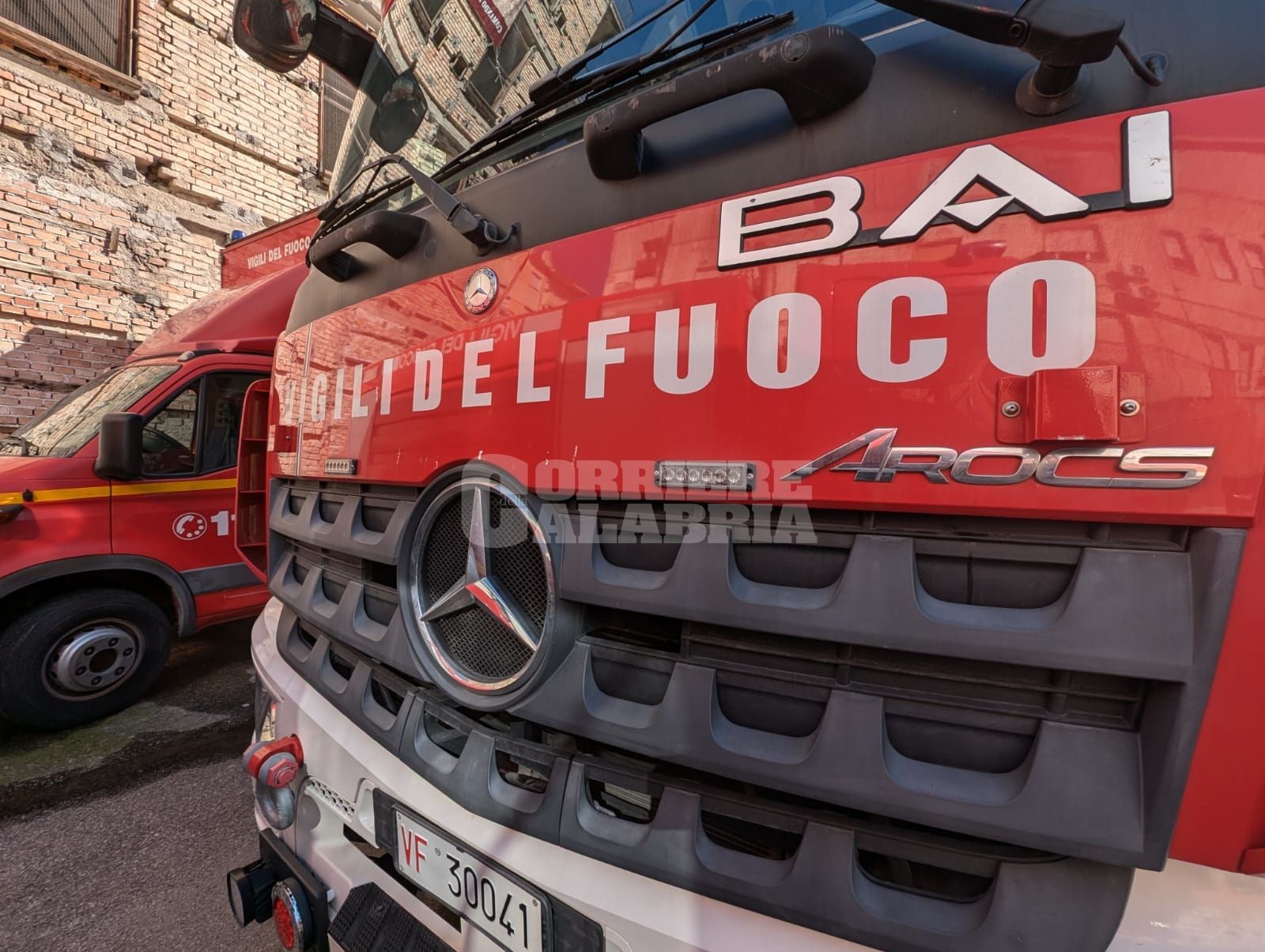 Cassano allo Ionio, in fiamme un’auto: non si esclude la pista dolosa