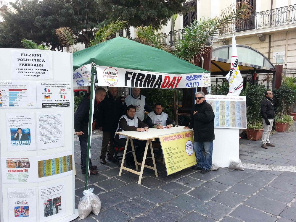 Il tour calabrese di Beppe Grillo