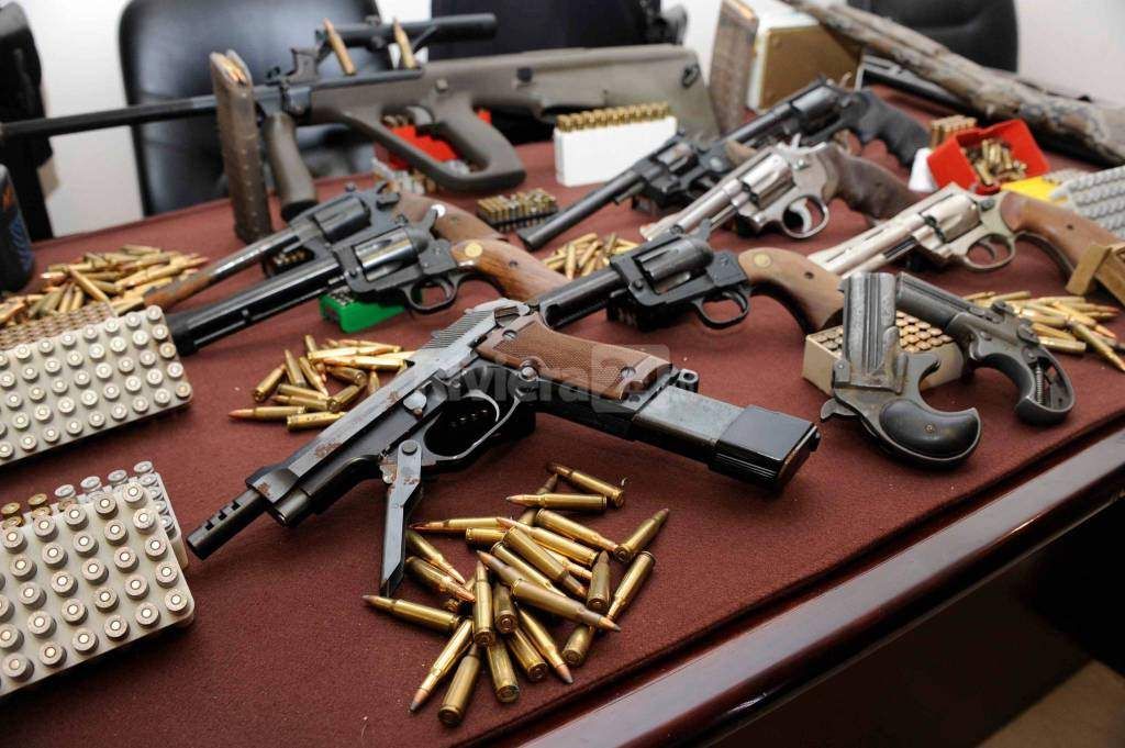 Arsenale in un ovile, in manette 21enne – VIDEO