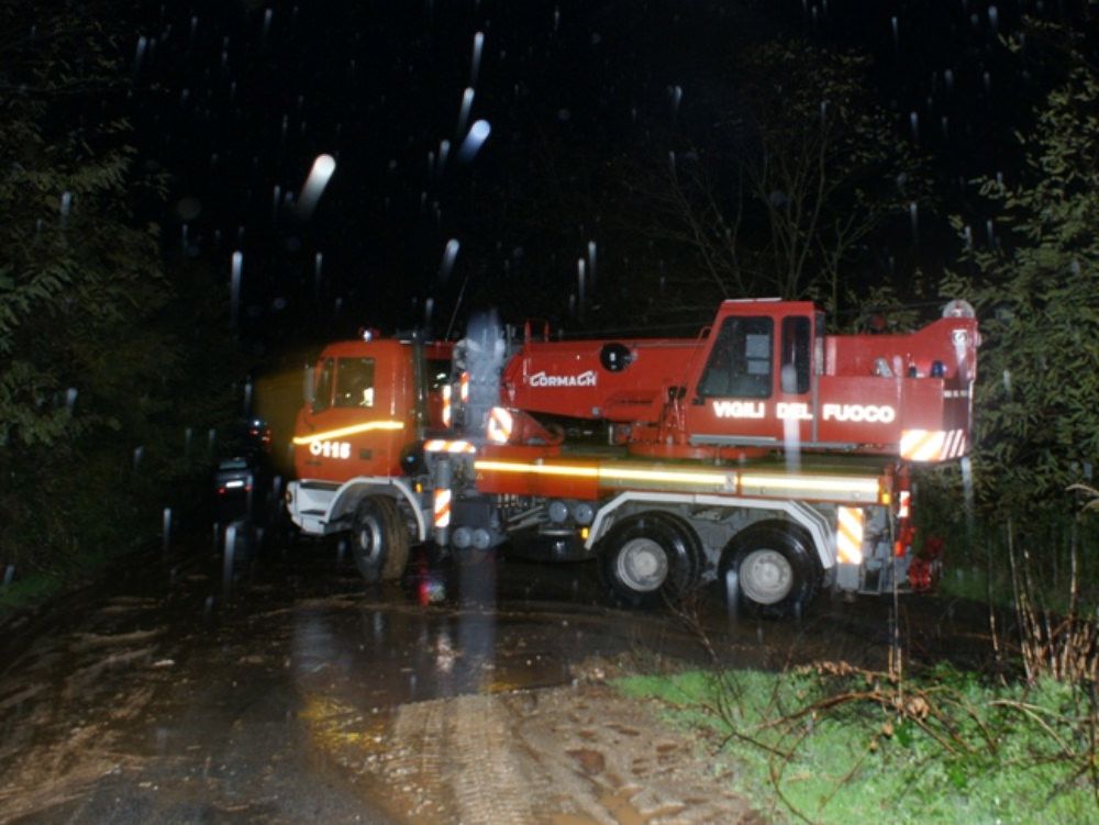 Cerca di spegnere un incendio, pensionato muore a Catanzaro