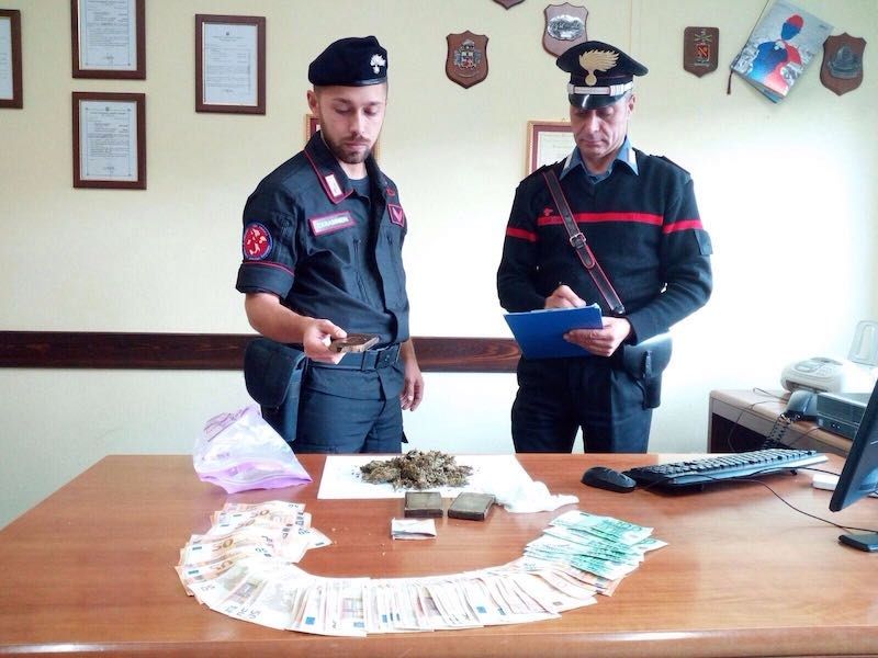 In casa con hashish, cocaina e marijuana, arrestato un 29enne