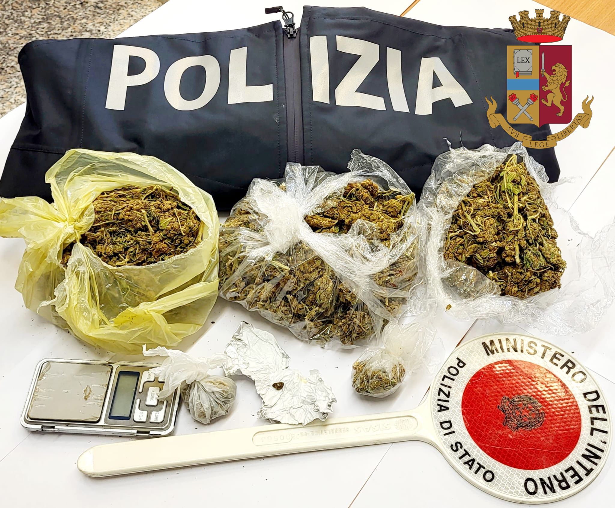 Beccato con 300 grammi di marijuana e hashish, un arresto a Briatico
