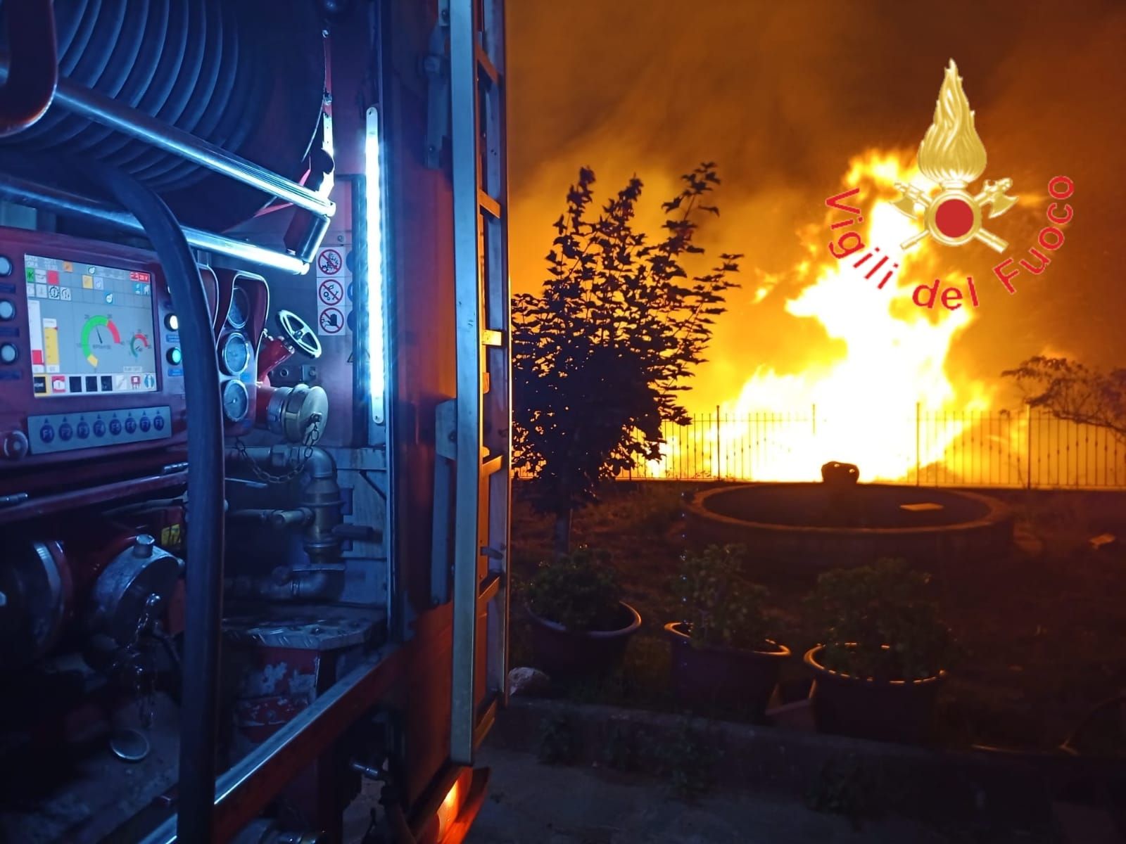 Terribile incendio a Vibo, in fiamme oltre 30 ettari di macchia mediterranea