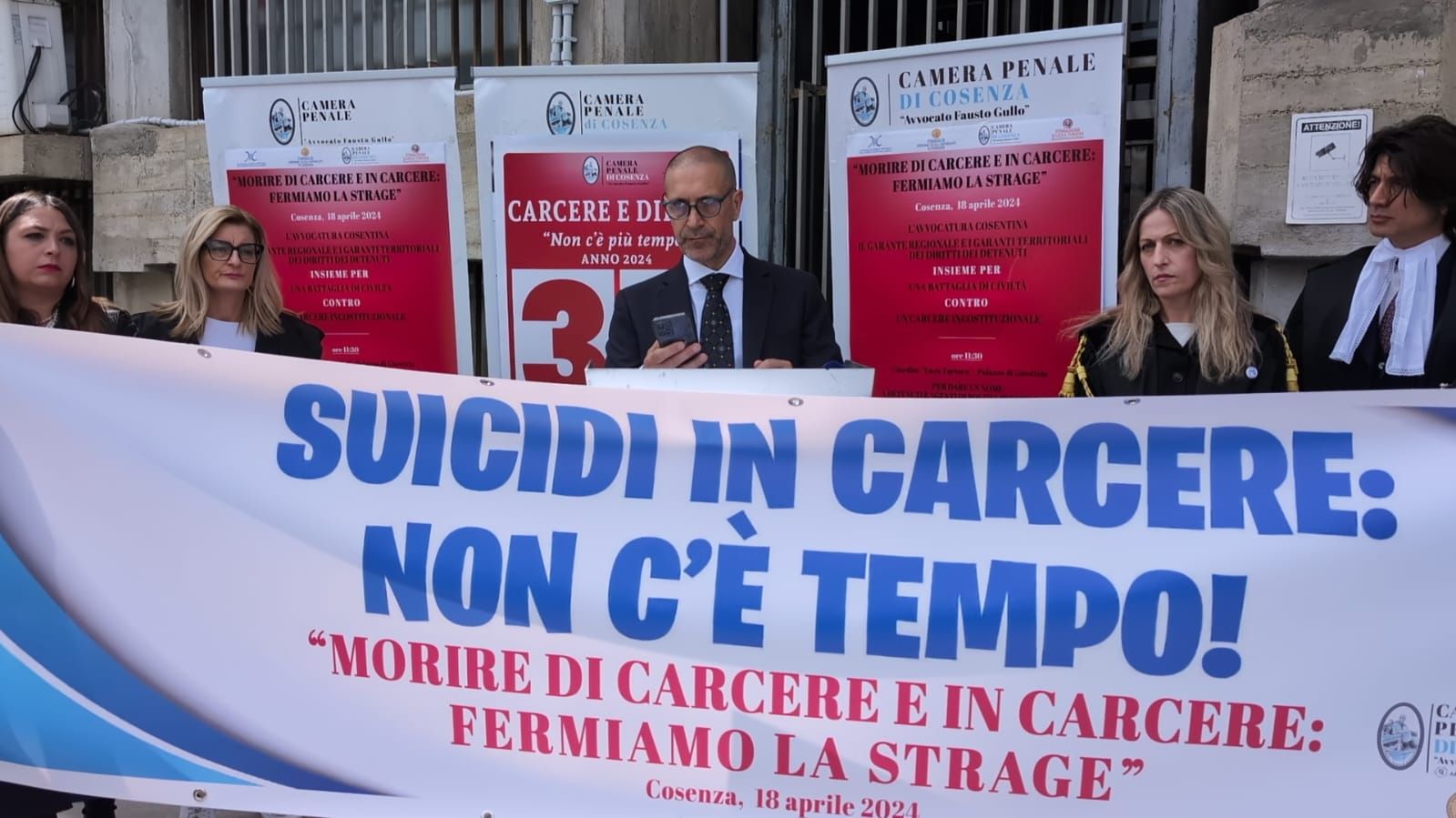 Suicidi in carcere, «è una strage». Nel lungo elenco anche agenti di penitenziaria – VIDEO