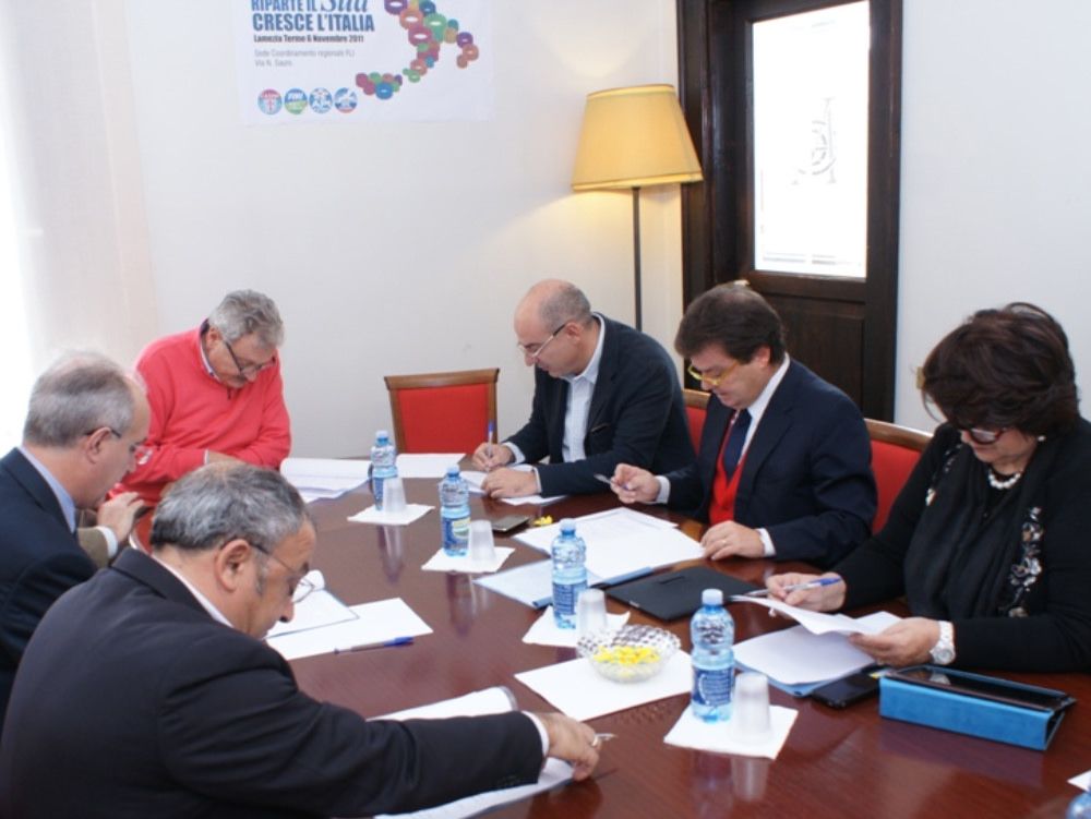 Primi passi del terzo polo