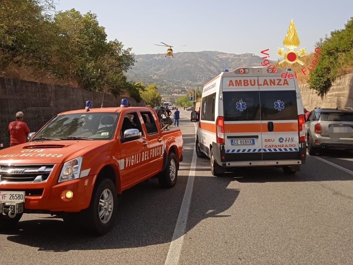 Scontro tra auto a Soverato, c’è un ferito grave – FOTO