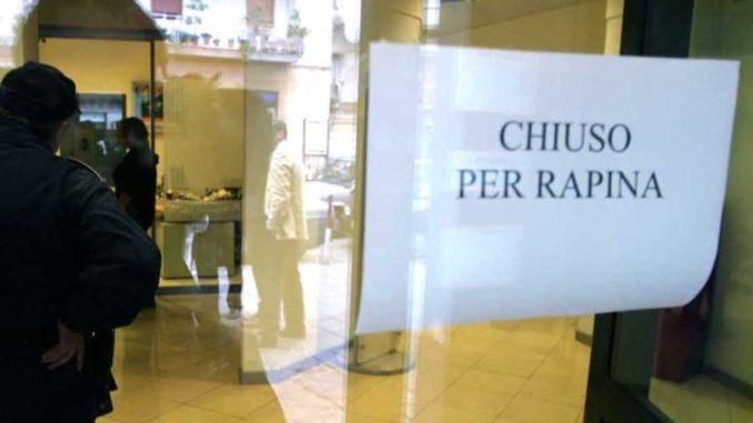 Cosenza, rapina da 90 mila euro in pieno giorno