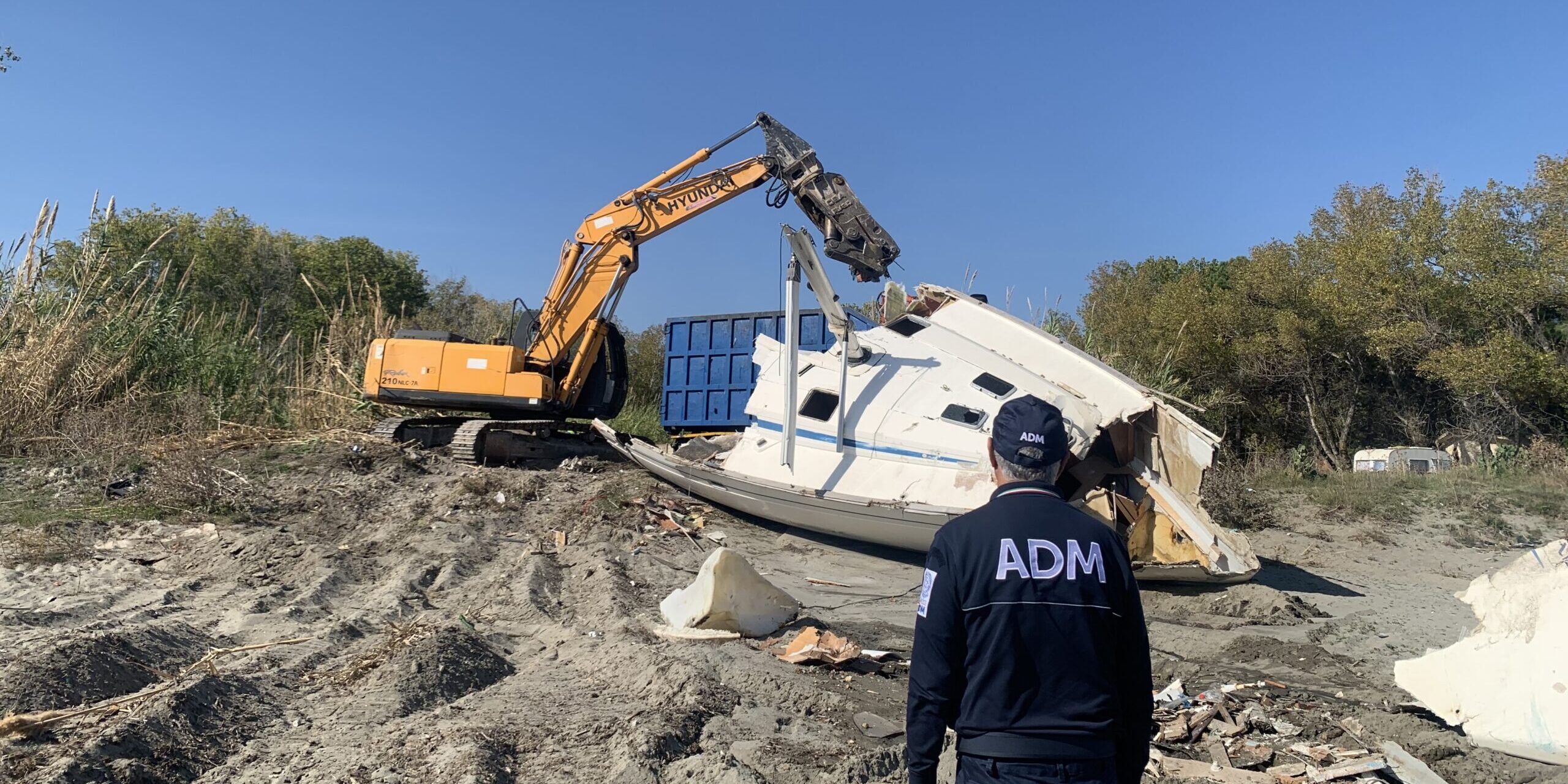 Smaltimento imbarcazioni migranti, al via la gara comunitaria