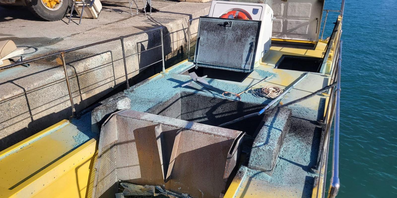 Tentato incendio del battello pulisci mare, Occhiuto: farabutti, non ci faremo intimidire