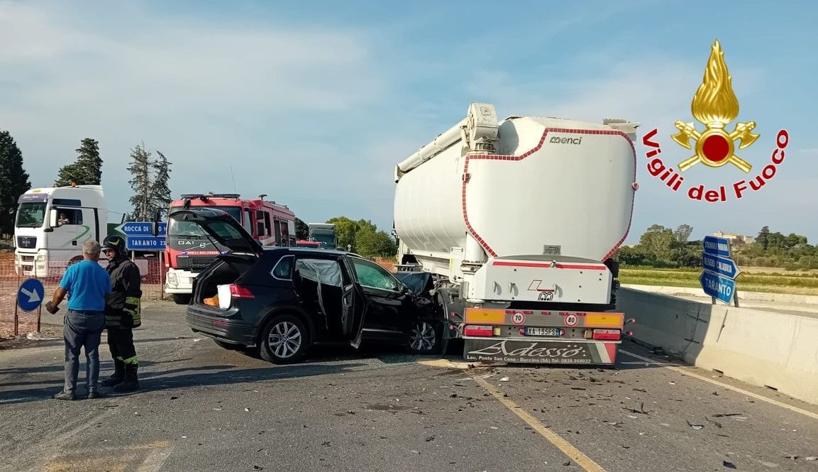 Incidente sulla Statale 106, chiuso un tratto di strada nel Crotonese – FOTO E VIDEO
