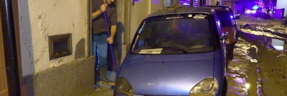 Piogge abbondanti nel messinese, persone intrappolate in auto