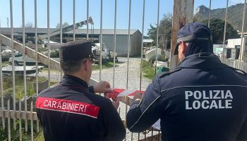 Abusivismo edilizio e gestione illecita di rifiuti, sigilli a un’azienda di rimessaggio imbarcazioni