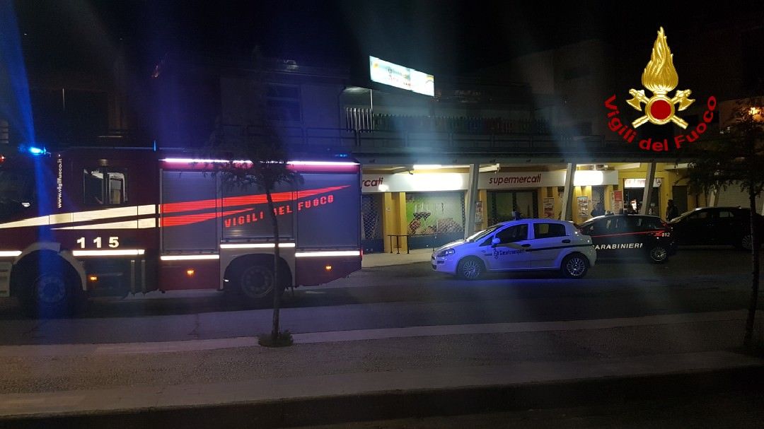 Castrolibero, incendio a un supermercato
