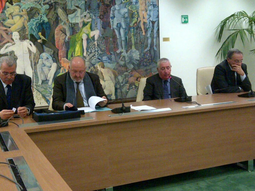 Il democrat Principe tenta Forza Italia: «Si dimettano assieme a noi»