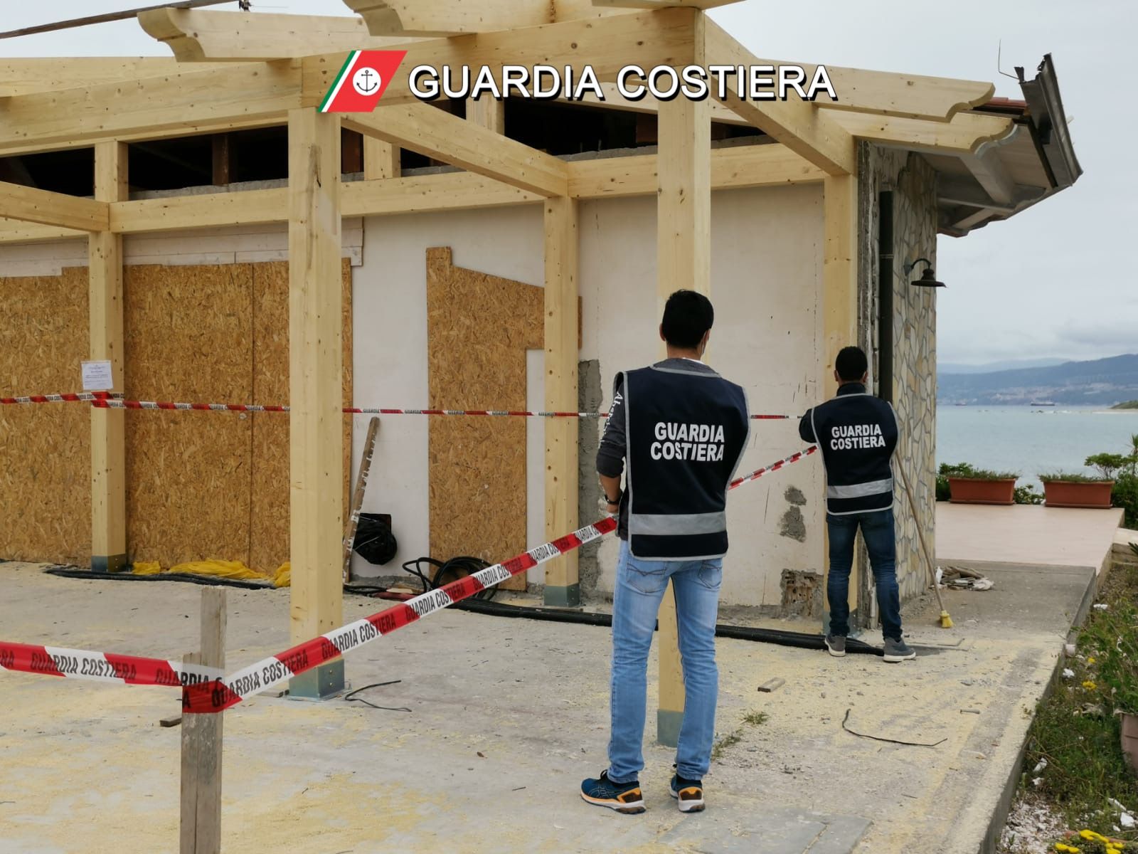 Abusi edilizi sulla costa a Briatico, sequestro della Guardia costiera