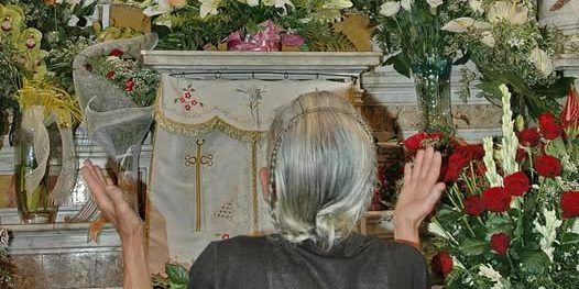 «Le donne di S. Luca promettono di “aprire le loro case ai fedeli” pur di trattenere la Madonna in montagna»