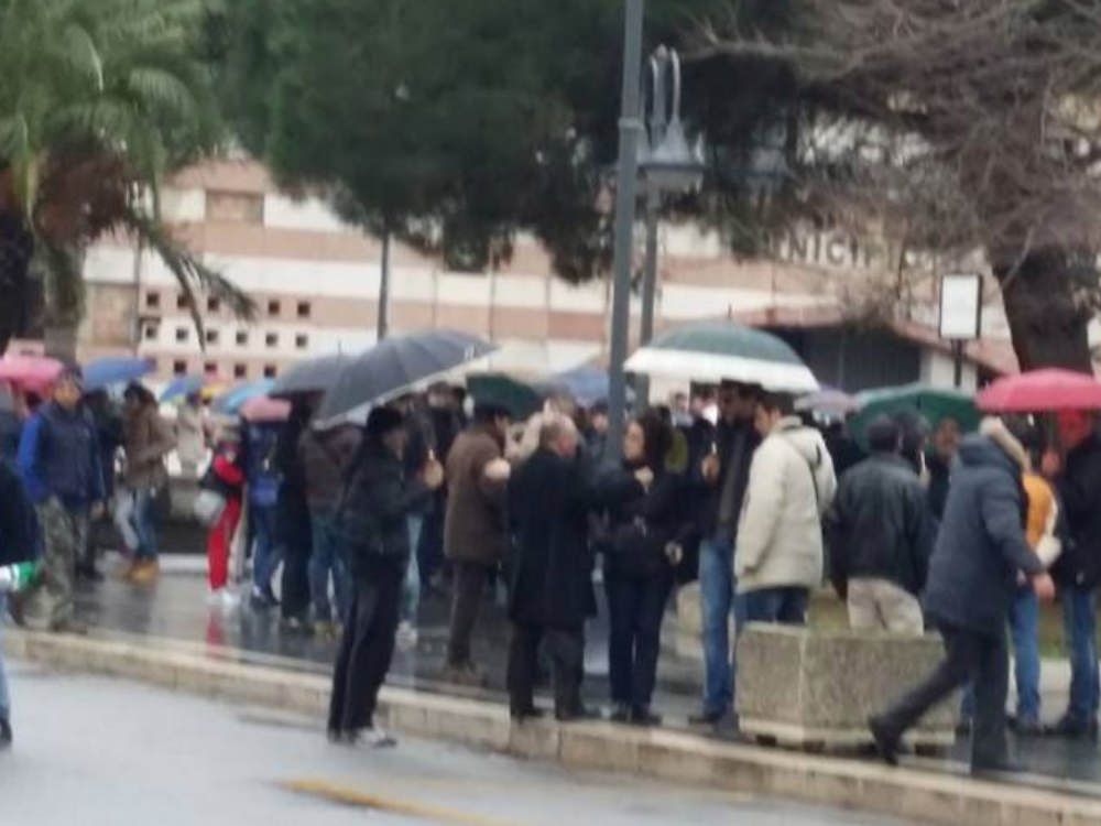 ARSENALE | Protesta sotto la pioggia a San Ferdinando