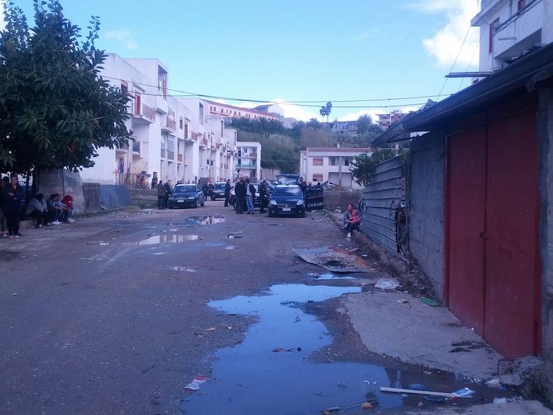 Gioia Tauro, la Protezione civile bonifica il quartiere “Ciambra”