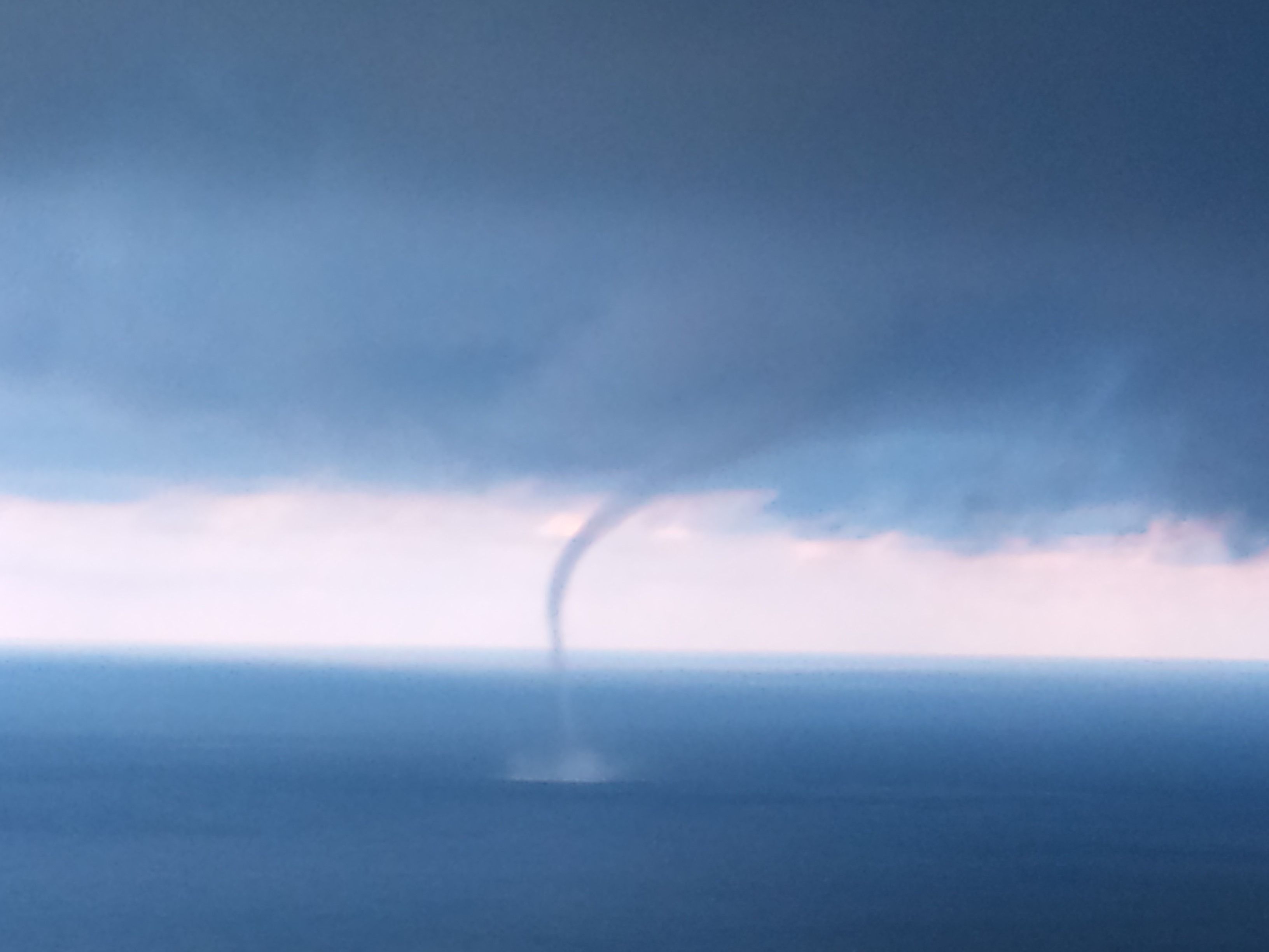 Tre trombe marine e una scossa di terremoto sul Tirreno