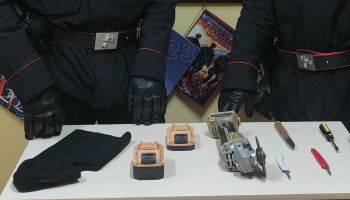 Simeri Crichi, i carabinieri denunciano 4 uomini per violazione di domicilio e strumenti da scasso