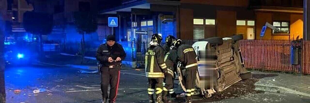 Dramma sulla Nomentana, si ribaltano con l’auto: morti cinque giovani