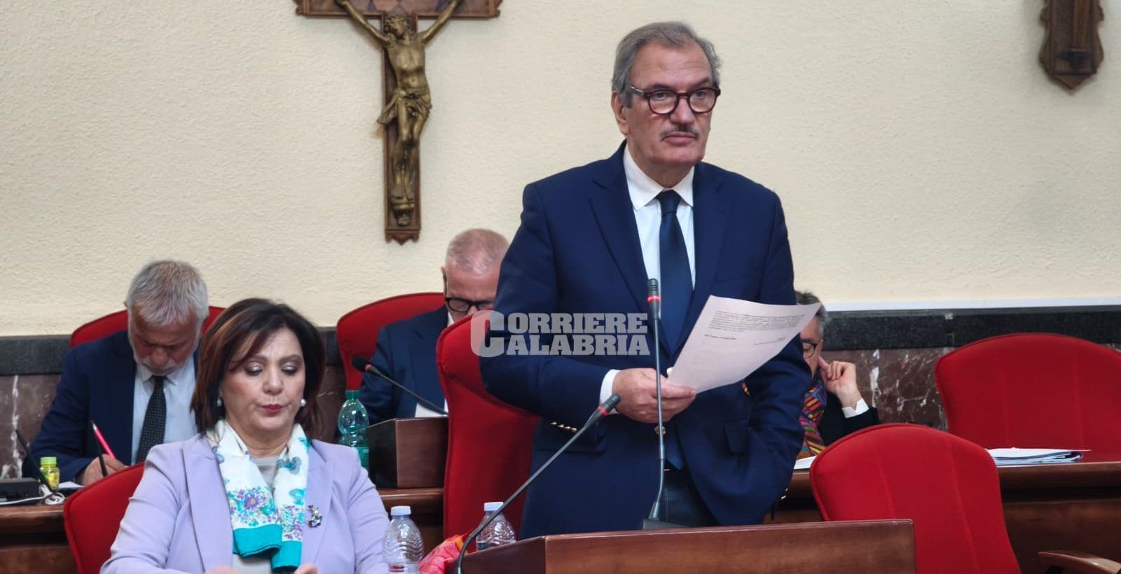 Aggressione al dirigente Nocita, sgomento e preoccupazione a Vibo. L’appello del sindaco: «Aiutateci a fare chiarezza»