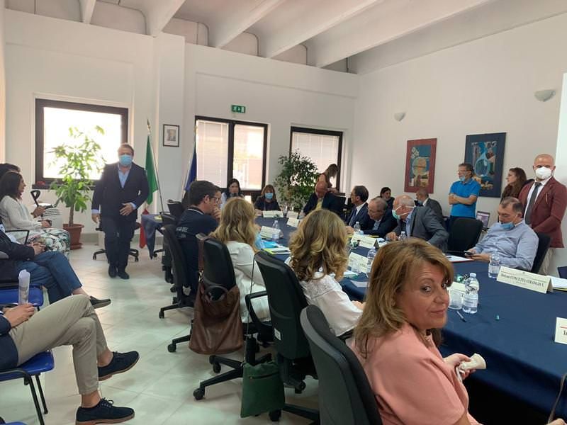 Adeguamento sismico e nuovi orari, le richieste di Catalfamo alla ministra