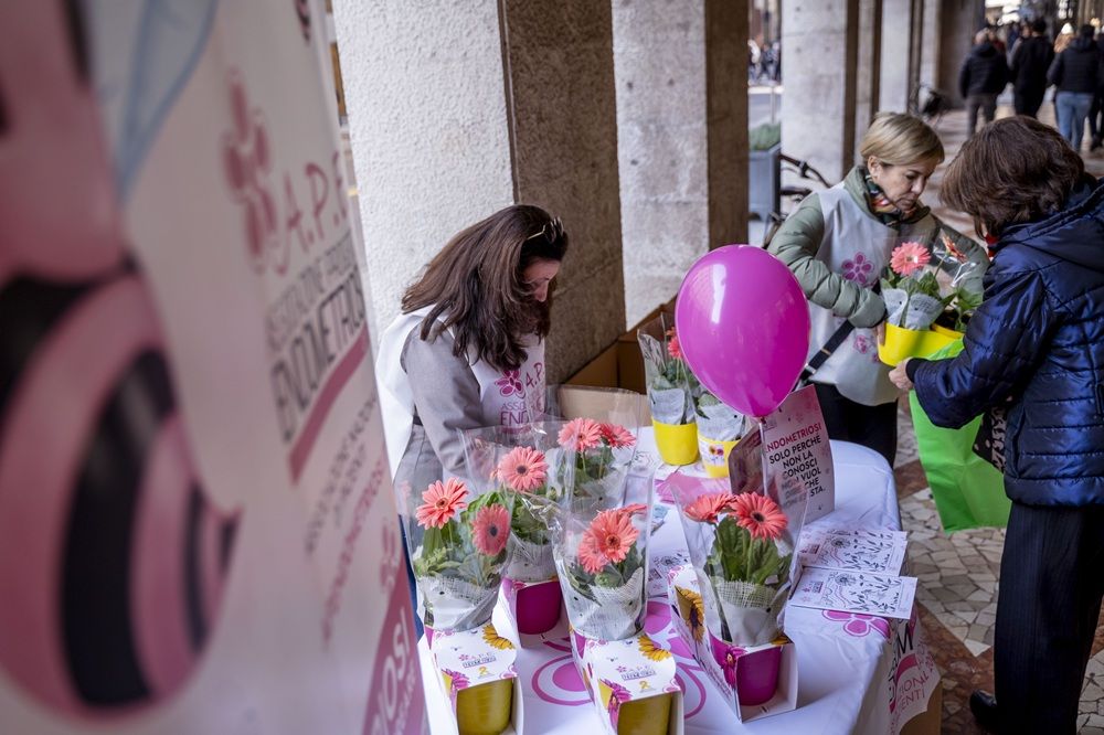 Endometriosi, oltre 40 piazze unite per la consapevolezza