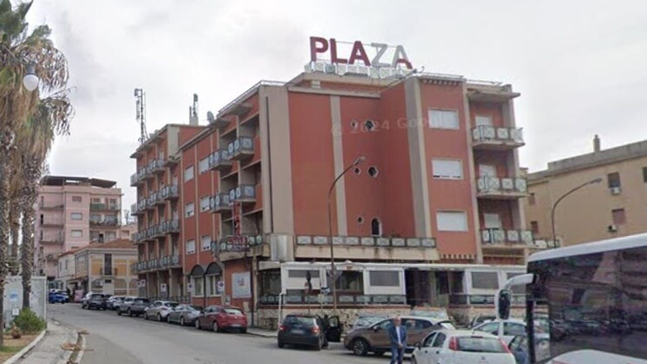 Sventato furto di rame dall’ex Hotel “Plaza”, nel mirino la nuova sede dei Carabinieri: 3 arresti