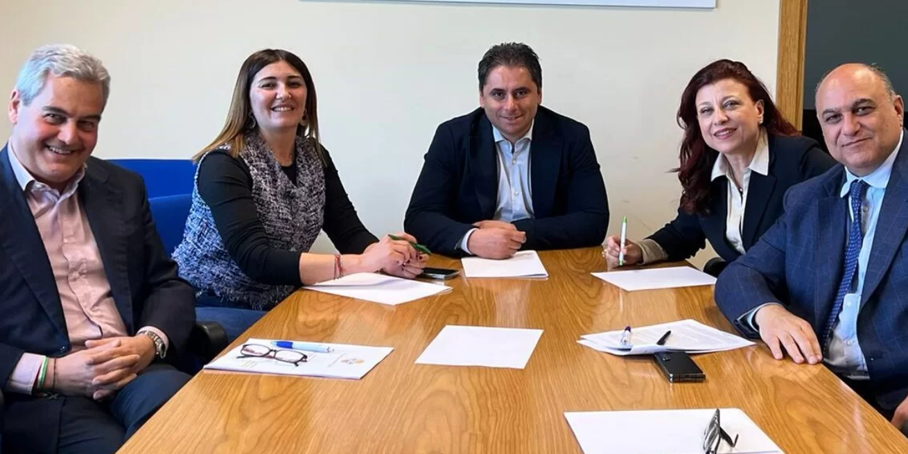 Improvviso “vulnus” nella maggioranza regionale: Fratelli d’Italia contro Azione Calabria