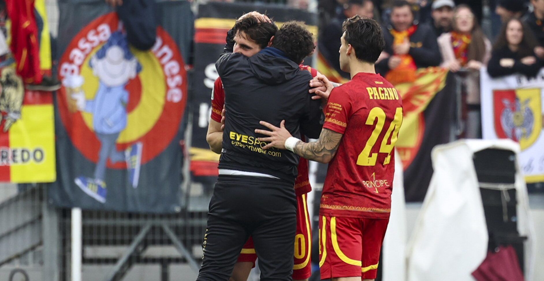 Catanzaro strepitoso, batte lo Spezia in trasferta e continua a sognare