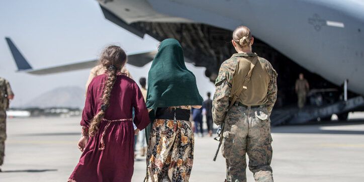 «Aiutateci prima che ci seppelliscano coi nostri sogni». La lettera della studentessa bloccata a Kabul