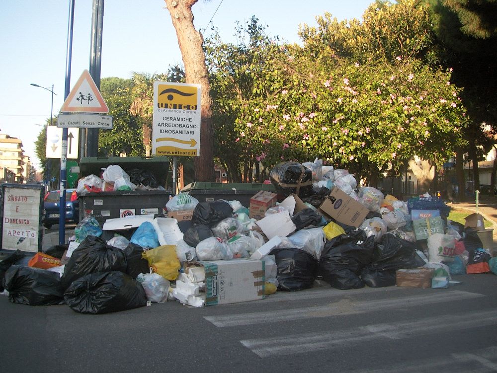 Rifiuti, calano la produzione e la raccolta differenziata