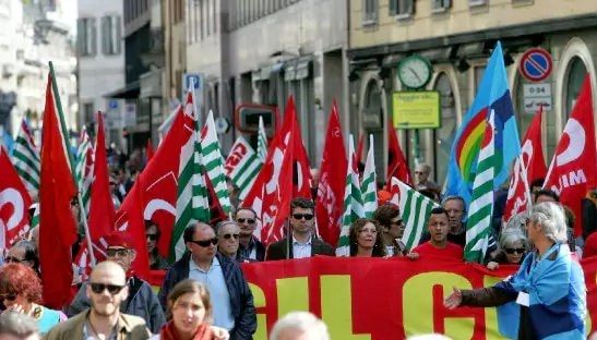 Lavoro, i sindacati: «Calabria staccata dal Paese»