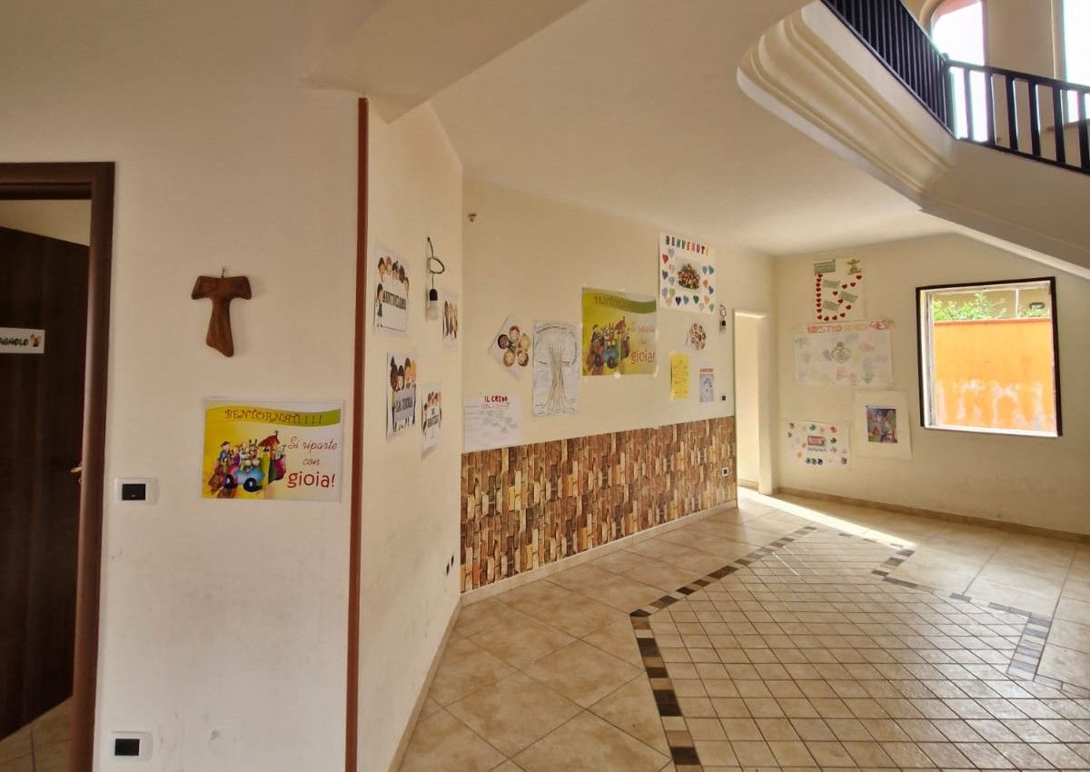 Gioiosa Ionica, furti nell’oratorio nato in un bene confiscato. Il vescovo: «Arroganza di violenti e criminali» – FOTO