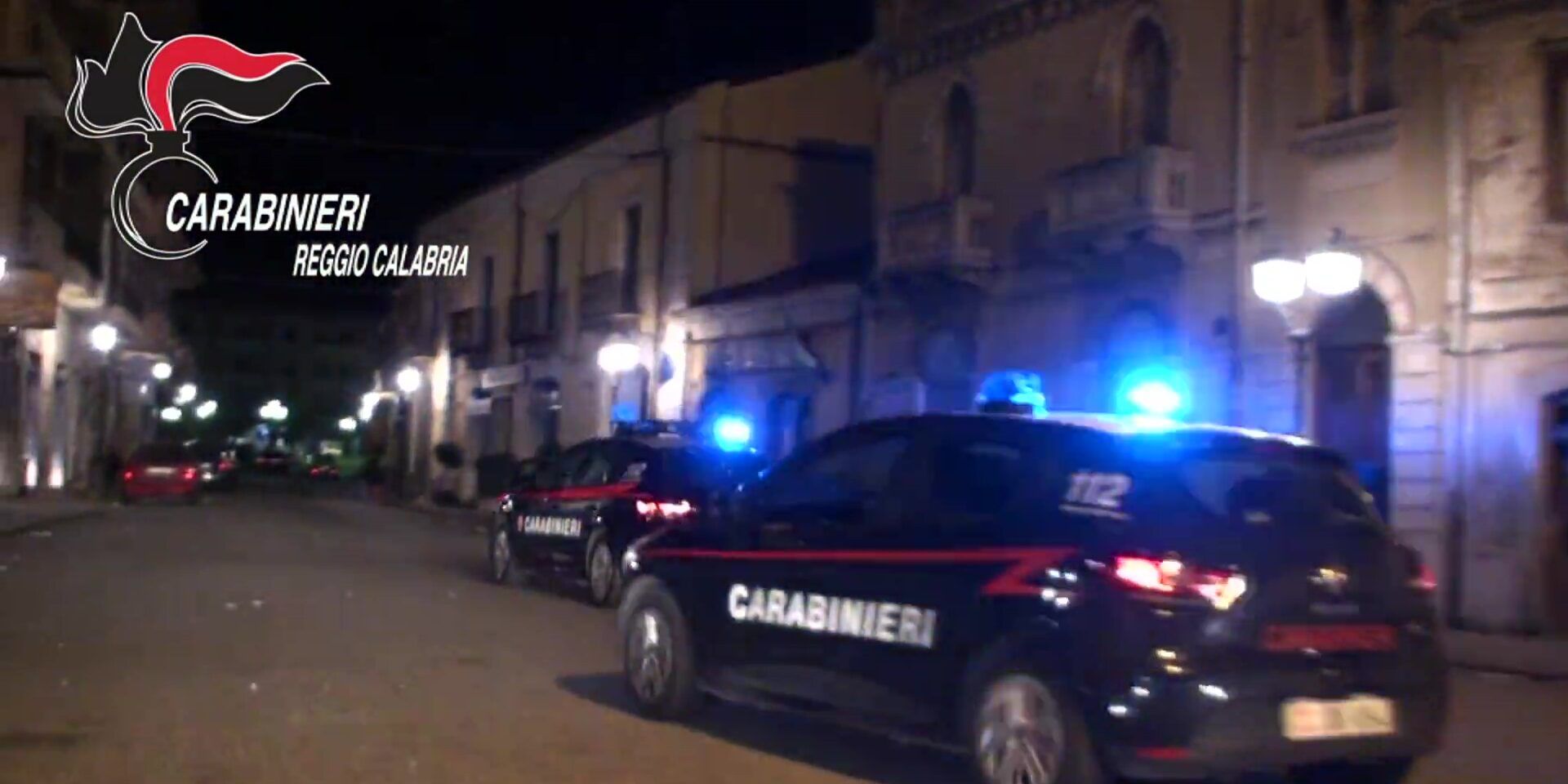 Incendiano un’auto e si danno alla fuga, denunciate due persone nel Reggino