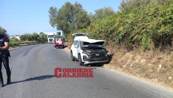 Violento incidente alle porte di Vibo, tre feriti. Traffico in tilt – FOTO