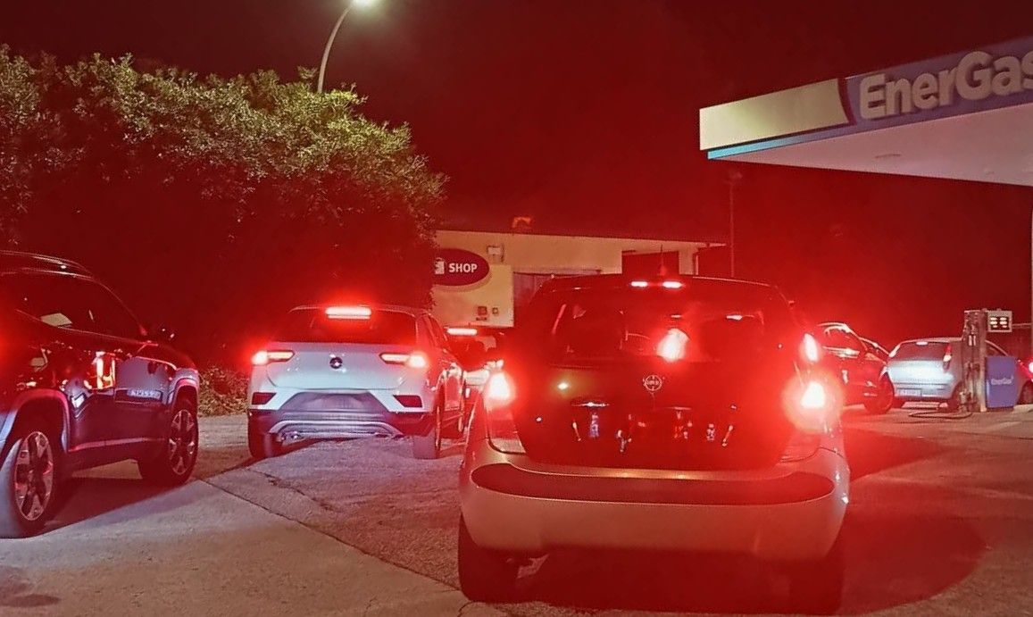 Calabria, è corsa al carburante. Lunghe code ai distributori e paura di restare a secco