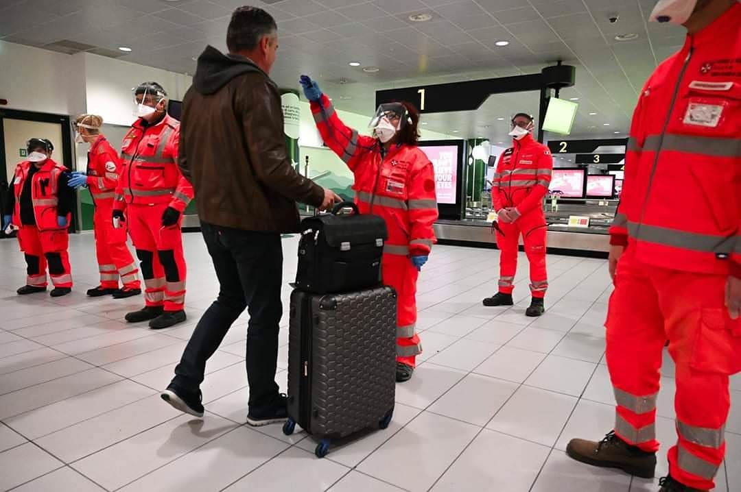 Certificazioni, code infinite e termoscanner. Che impresa tornare in Calabria