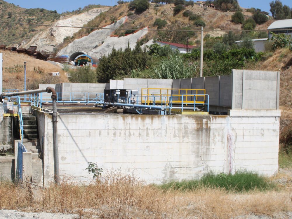 Fogne nel torrente, depuratore sotto sequestro