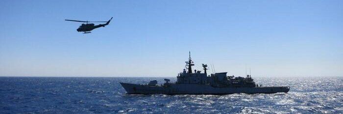 Tensione nel Mediterraneo, motovedetta libica spara a pescherecci italiani