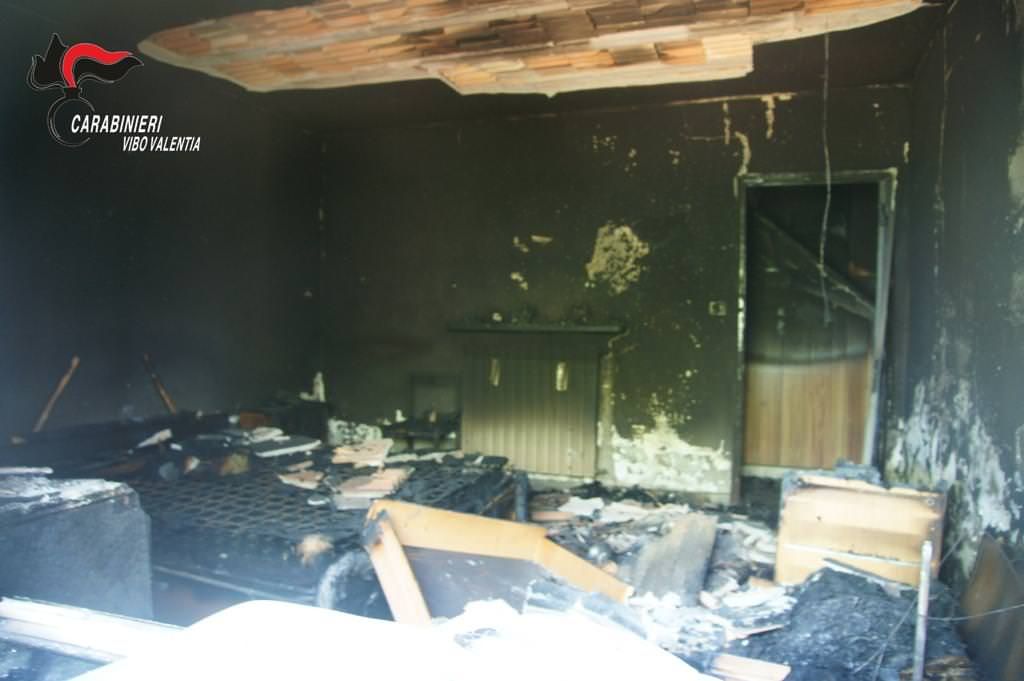 Ucciso dal nipote della badante e bruciato in casa, risolto “cold case” nel Vibonese – VIDEO