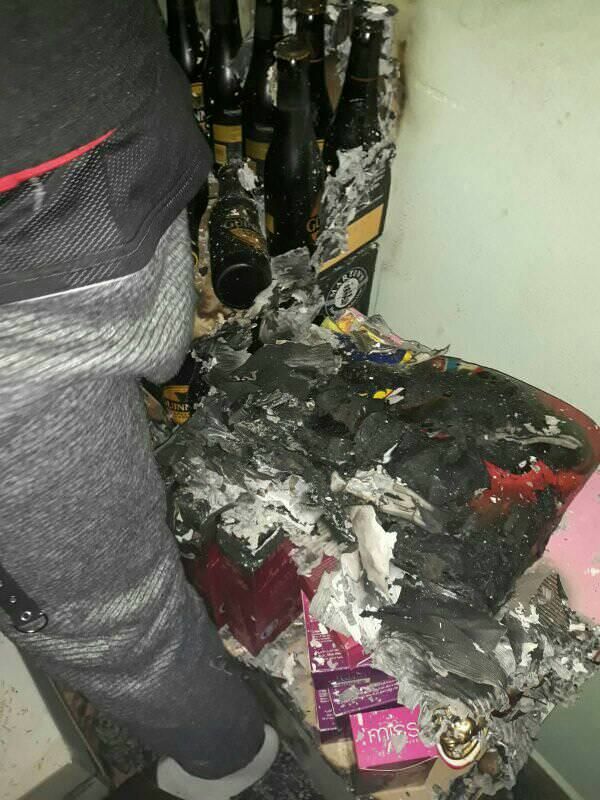 Negozio incendiato a Riace, organizzata una raccolta fondi