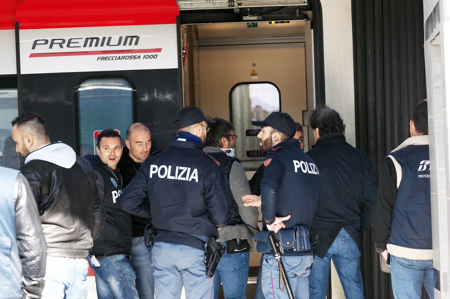 L’uomo che ha accoltellato una donna sul Frecciarossa: «Ho avuto un black-out»