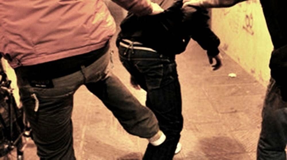 Lite per 5 euro a Parenti, assolto un 20enne