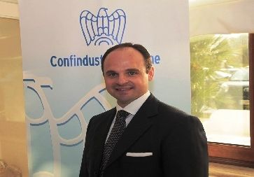 Bottiglia incendiaria contro Lucente